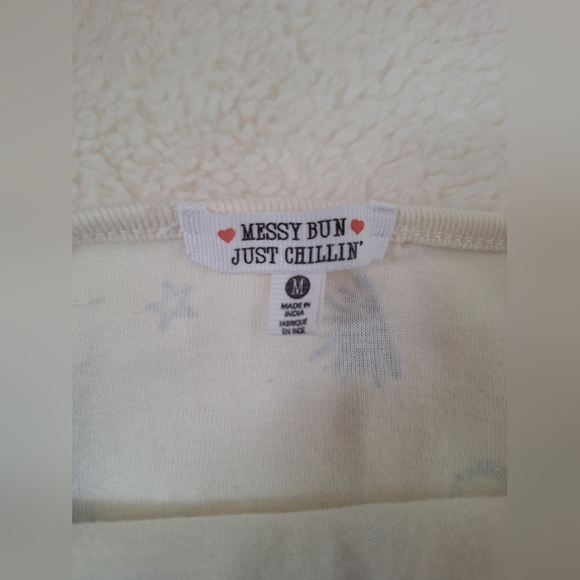 NWT Women's Messy Bun Just Chillin Cream and Blue Horse Crop Top Medium - Picture 5 of 9